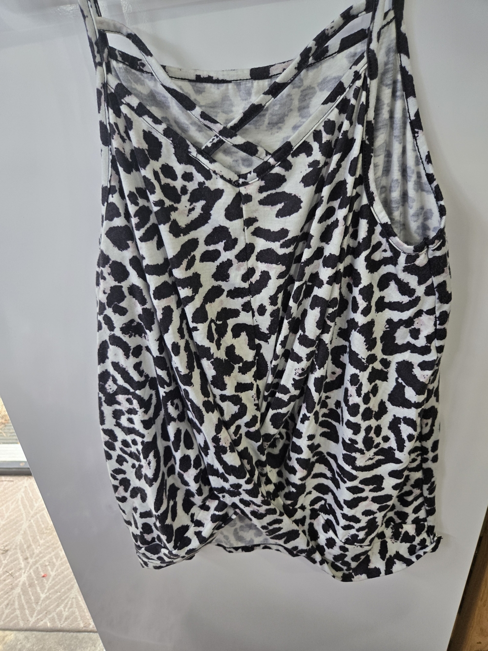 Sleeveless Black and White Leopard Print V-Neck Tank Top